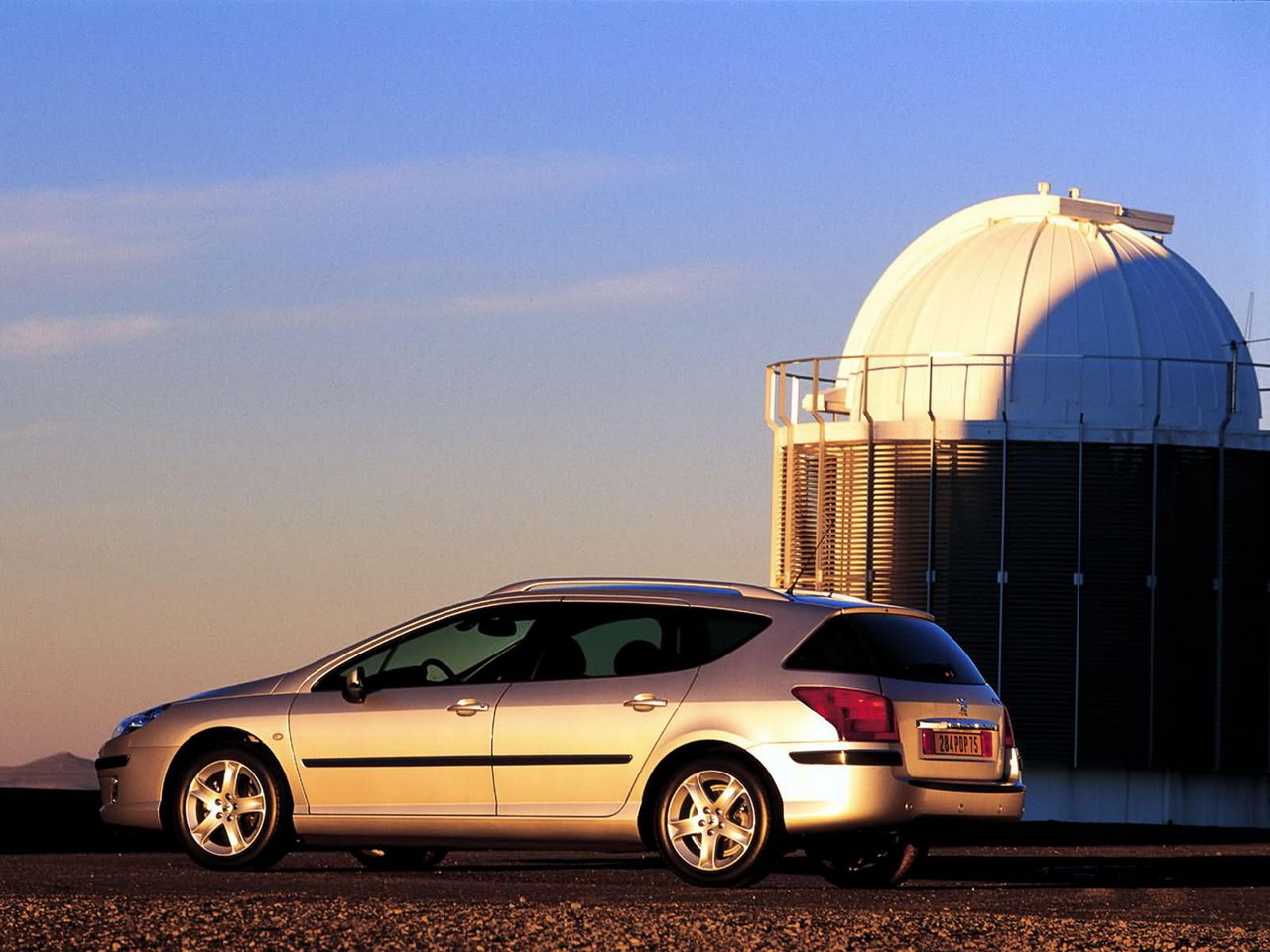 Peugeot 407 SW 2004 001.jpg